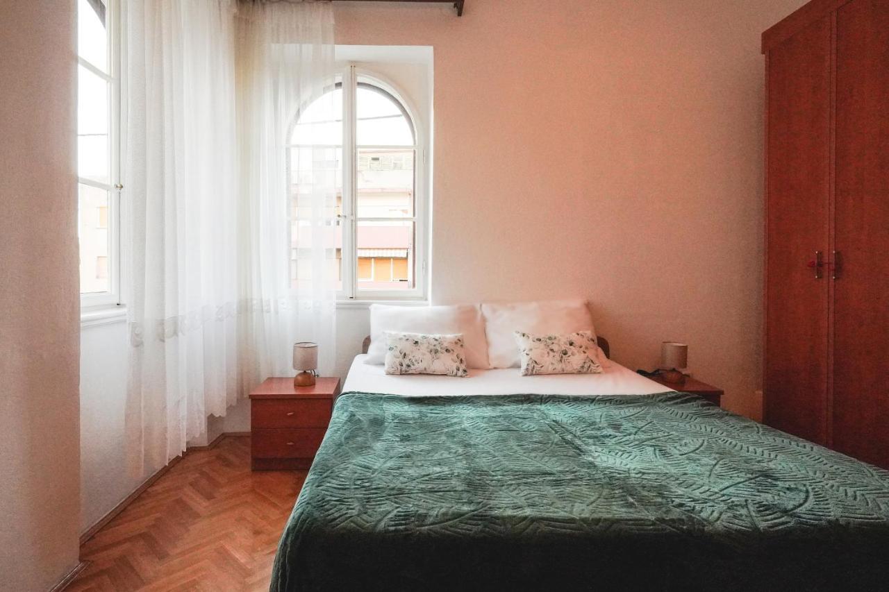 Tranquil Urban Escape Split Exterior foto
