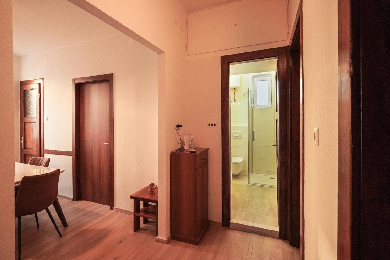 Tranquil Urban Escape Split Exterior foto