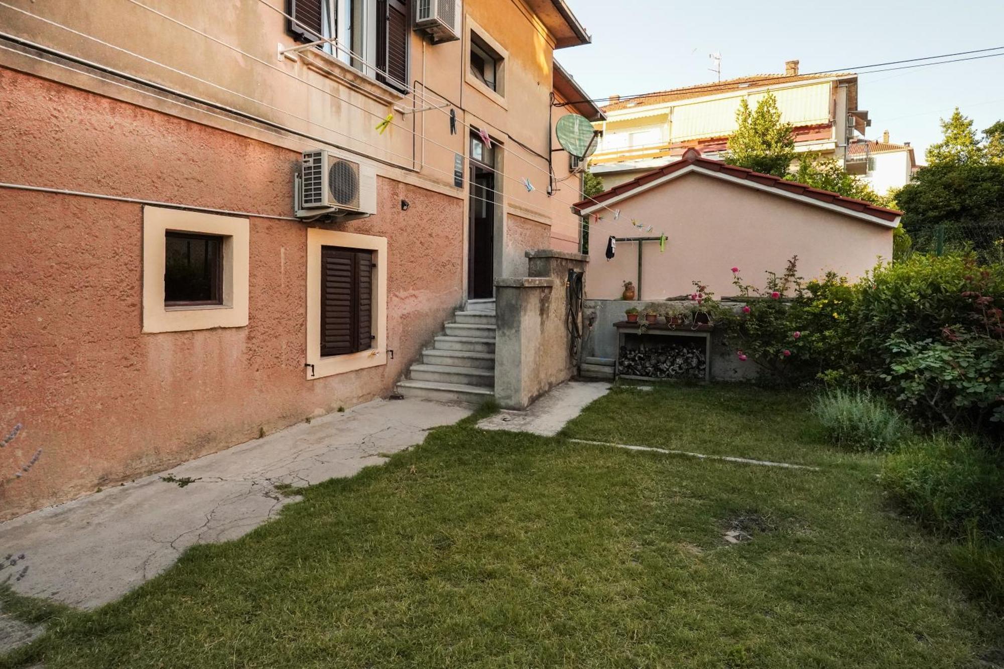 Tranquil Urban Escape Split Exterior foto